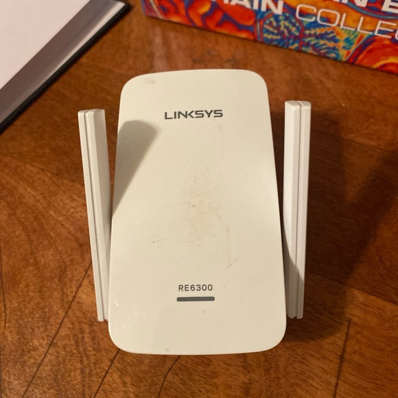 Linksys RE6300 wifi range extender intertek 5000423 - Picture 3 of 3